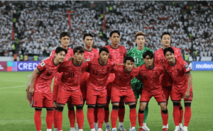 Players from South Korea men's national team pose in the pitch after beating Iraq, 2-0, in a FIFA World Cup 2026 qualifying match on Friday. S.Korea gets World Cup 2026 spot; Hong 'more prepared' to lead