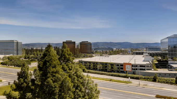 has Silicon Valley suites that are less than two miles from Levi's Stadium. 