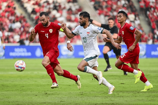 Bashar Resan Bonyan of Iraq (in white shirt, middle) has won eight of their nine head-to-head (H2H) matchups against Indonesia (in red shirts), including a 2-0 decision on June 6, 2024. Photo by Xinhua.