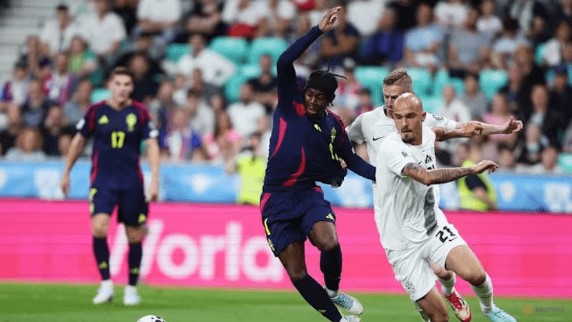 Vanja Drkusic (21, right) has his eyes on the ball against two Sweden defenders (in black shirts) in their September 2025 World Cup Qualifiers match.